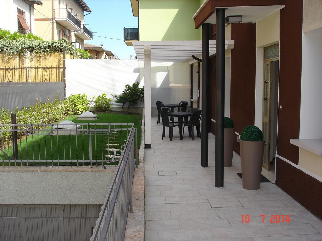 Blau Vacanze Peschiera del Garda Bagian luar foto